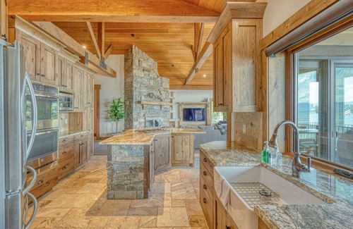 Lakeside House | Luxury Lakefront Home on quiet street in Lakeside on Flathead lake!