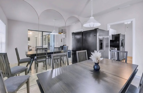 Fruitville House | Luxury Lakefront Home w/Enclosed Pool - Quiet and Peaceful - Sleeps 9