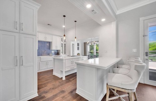 Denver Apartment | Luxury lakefront living w/dock, pub, game rm