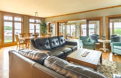Delavan Lake House | Luxury Lakefront Rental on Beautiful Delavan Lake