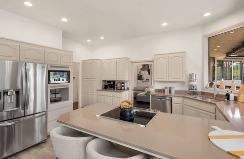 East Lake Hills House | Luxury Lakefront Retreat. #Bellevue #lakefront #vacation