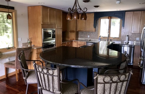 Madison House | Luxury Lakefront Retreat Stunning Views, Fall Foliage, Minutes from North Conway
