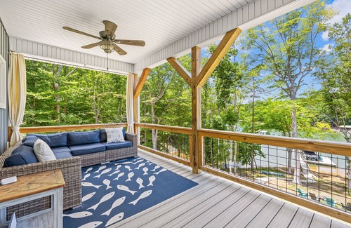 Sherrills Ford House | Luxury Lakefront Home, Games, Kayaks, 2 King Beds