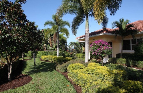 Naples Villa | Luxury lakefront villa in gated community