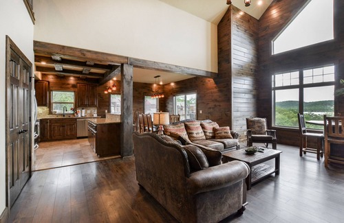 Indian Point House | LUXURY Lakefront Villa SLEEPS 32! ~Free Amenities~HUGE Pool~Kayaks~Dock~2Mi SDC