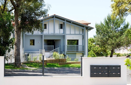 Soorts-Hossegor Apartment | Luxury Lakeside T3: Modern, Bright, Near Beach, WiFi, Parking