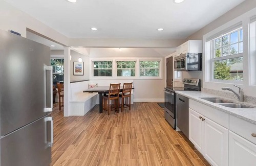 Oden House | Luxury Lakeside Retreat Near Michigan Ski Resorts