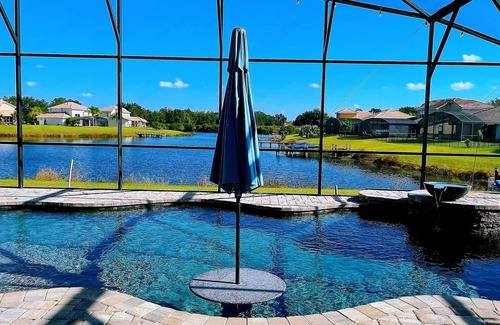 Kissimmee House | Luxury Lakeside Vacation Home: Valleyview Manor