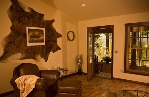 Rexford Cabin | Luxury Lakeview Cabin, Lake Koocanusa Dock & Beach-2 Minutes
