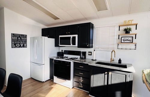 Sherkston Cottage | Luxury Lakeview Modern 3 Bedroom Cottage at Sherkston Shores.