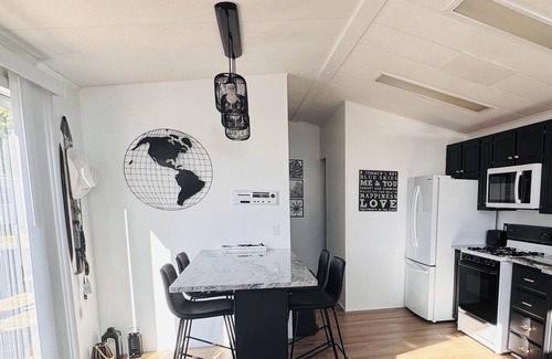 Sherkston Cottage | Luxury Lakeview Modern 3 Bedroom Cottage at Sherkston Shores.