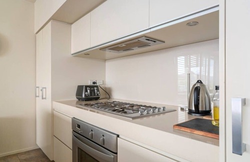 Wanaka Apartment | Luxury Lakeview on Ardmore with Sauna