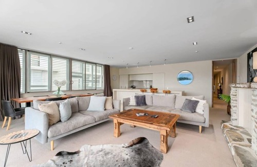 Wanaka Apartment | Luxury Lakeview on Ardmore with Sauna