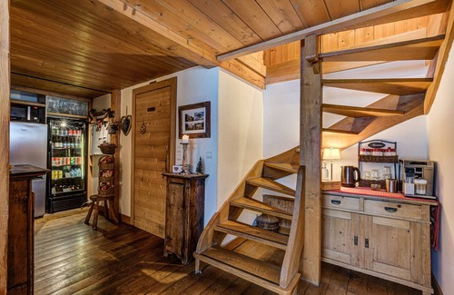 Les Bossons Ski Chalet | luxury large 16 to 24 man spa-chalet
