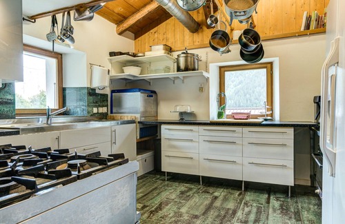 Les Bossons Ski Chalet | luxury large 16 to 24 man spa-chalet