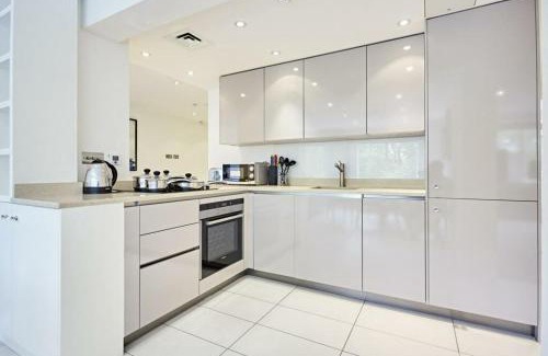 City of Westminster Apartment | Luxury Large Park Lane Views 1250sqft