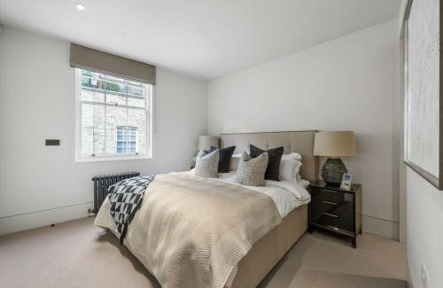 City of Westminster Apartment | Luxury Large Park Lane Views 1250sqft