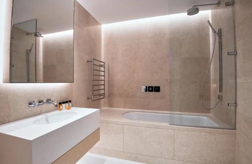 City of Westminster Apartment | Luxury Large Park Lane Views 1250sqft