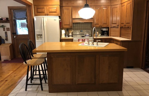 Lemont House | Luxury listing close to stadium and downtown