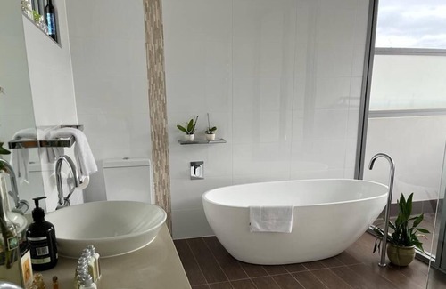 Brighton-le-Sands House | Luxury Living 4 bedroom Home