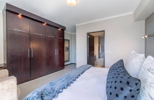 Cape Town City Centre Apartment | Luxury Living at The Icon