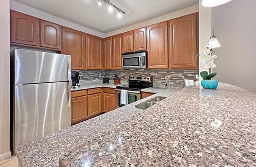 Carver City - Lincoln Gardens Apartment | Luxury Living in Central Tampa, Work from Home