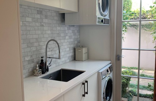 Remuera House | Luxury Living in Remuera Family Home w Pool - Prime Location