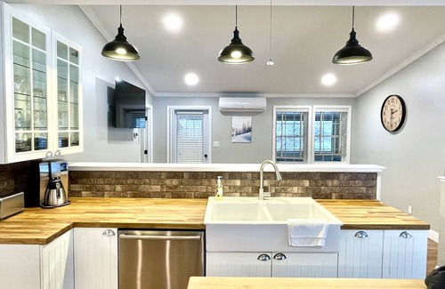 Fort Kent Mills House | Luxury Living! Relaxing Hot Tub Spa King Suite On Trails In Town WiFi