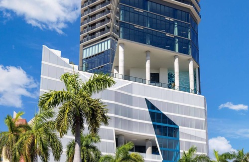 Downtown Miami Apartment | Luxury Living | Unmatched Bay Views & VIP Perks