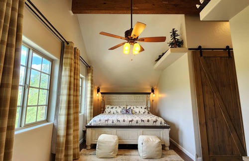 Sierra Pines Cabin | 🏆 LUXURY LODGE - SLEEPS 22 - 5,000 SQ FT - 6BD 4BA - GAME THEATER - 1.5 ACRES