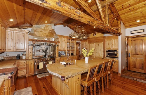 Lake Arrowhead Cabin | Luxury Lodge w/AC, lake Views, 2 Suite, Arcade