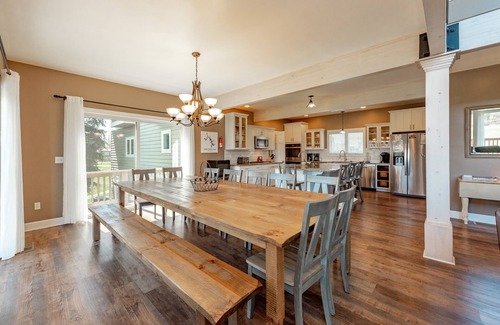 Waterfront Greens House | Luxury Lodge w/Lake Access, Hot Tub & Games