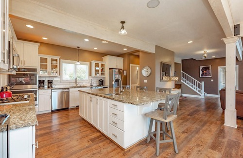 Waterfront Greens House | Luxury Lodge w/Lake Access, Hot Tub & Games
