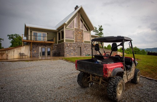 Winona House | Luxury Lodge with Ride-In-Ride-Out Location - WiFi - Sweeping Mountain Views