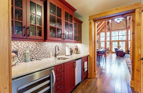 Ingles House | Luxury Lodging on Claytor Lake