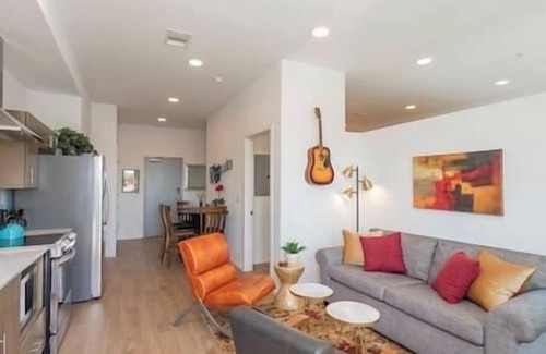 Edgehill Condo | Luxury Loft Downtown! Walk to bars, restaurants!
