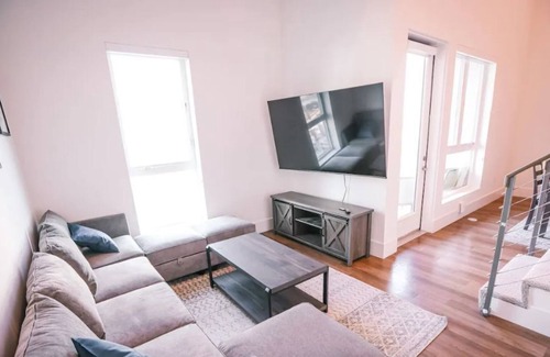 Glendale Condo | Luxury Loft Penthouse 10 mins from the Airport!