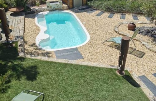 Cognat-Lyonne Cottage | Luxury Loft with Heated Pool, Spa, and Garden near Vichy