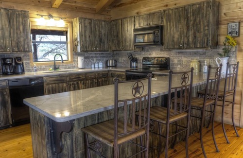 Rio Frio Cabin | LUXURY LOG CABIN #1 ON THE FRIO RIVER