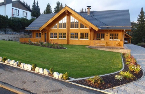 Ortsmitte House | Luxury log cabin, right on the K1 ski and mtb. Elevator Willingen, family friendly