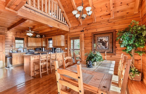 Gatlinburg - Pigeon Forge Cabin | Luxury Log Cabin w/Spectacular View - 2 King Suites, Hot Tub, Hammock & HS Wifi