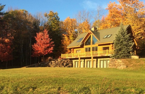 Windham House | Luxury Log Cabin-Windham Mountain. Amazing sunsets, large lawn, deck, fireplace