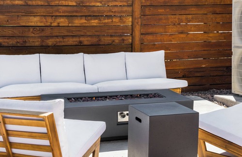 Highland House | Luxury LoHi Denver Home With Hot Tub & Sauna On Bike Trail 25m to Red Rocks