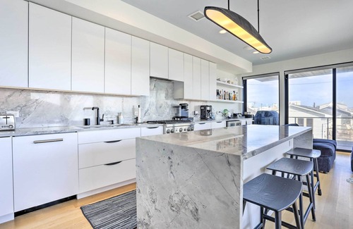 Long Beach House | Luxury Long Beach Villa with Ocean Views!