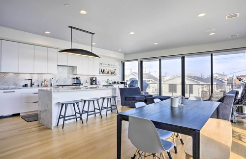 Long Beach House | Luxury Long Beach Villa with Ocean Views!