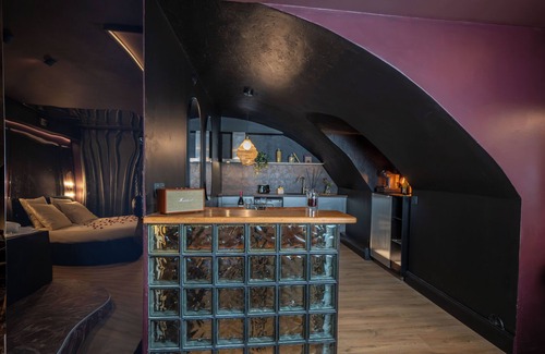 Grasse Apartment | Luxury Love Room