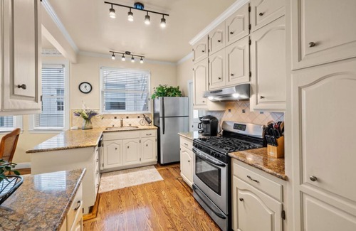 Marina District Condo | Luxury lower flat Marina private condo, 1 block from Bay