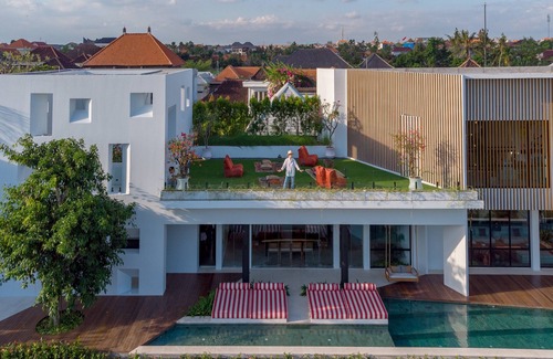 Berawa House | Luxury Mandala Oasis Cher and Staff included lvid13
