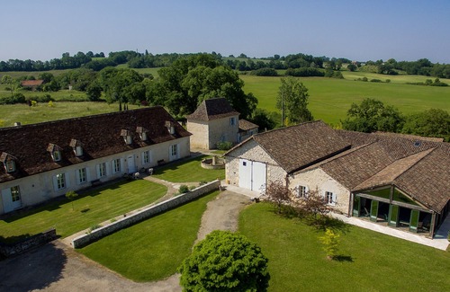 Issigeac House | Luxury Manoir in Issigeac Sleeping 21 with Pool