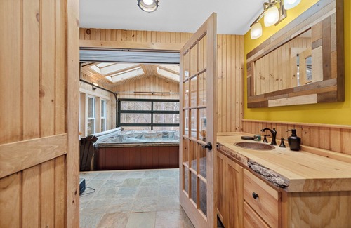 Stowe Area House | Luxury Mansfield View Home - 4 beds, 5 baths, 2.5 miles to Stowe Moutain Resort